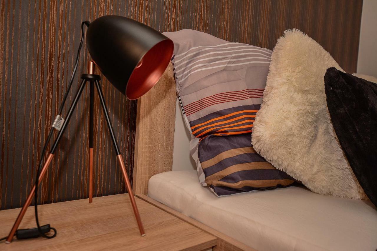 Design Free Parking In City Center Apartman *