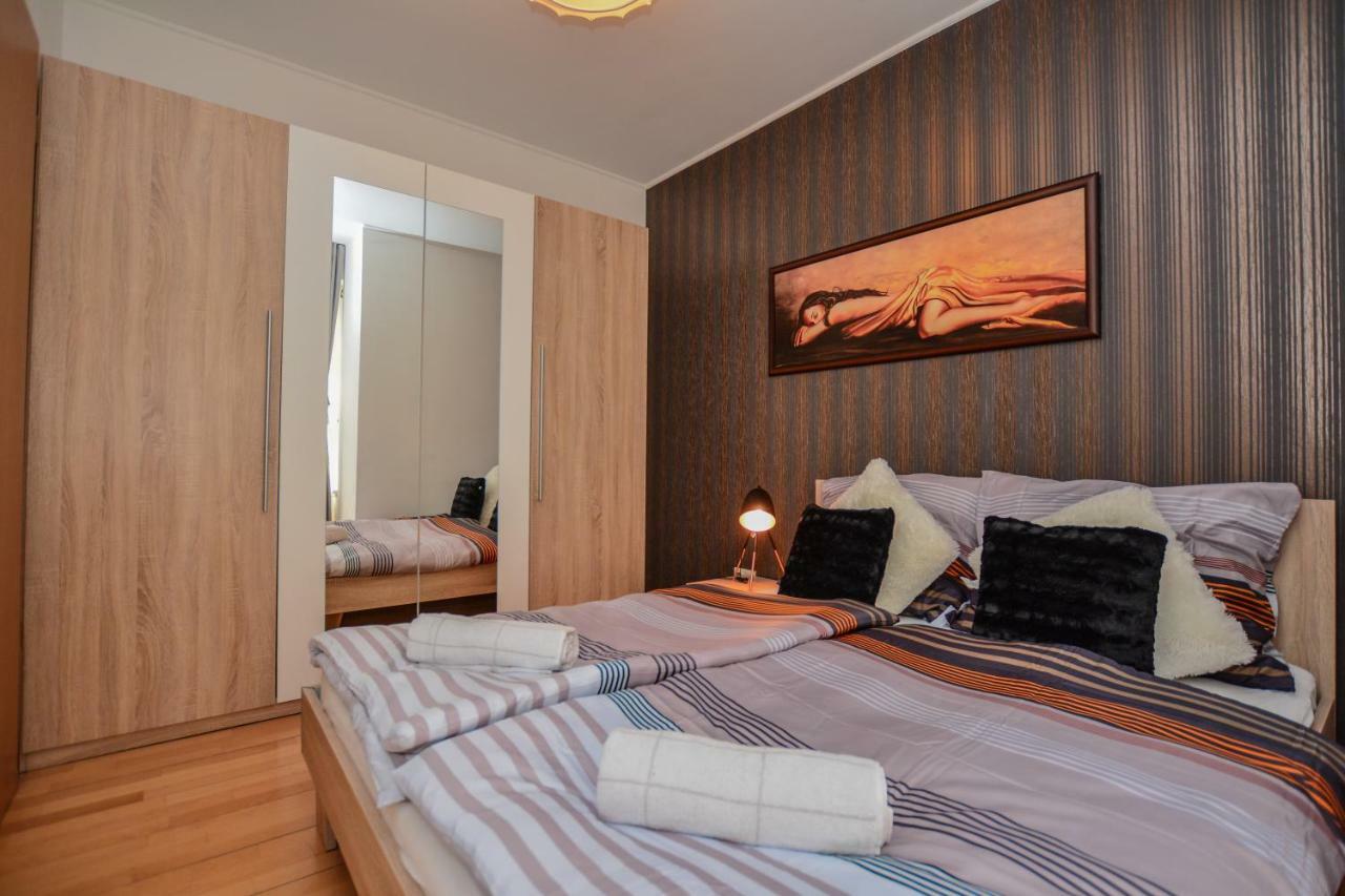 Design Free Parking In City Center Apartman *